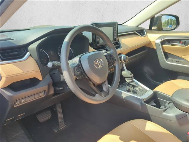Used 2019 Toyota RAV4 XLE w/ Convenience Package FWD image 9