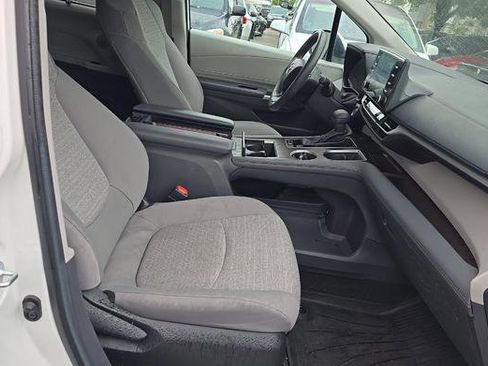 Used 2024 Toyota Sienna LE w/ LE Plus Package image 8