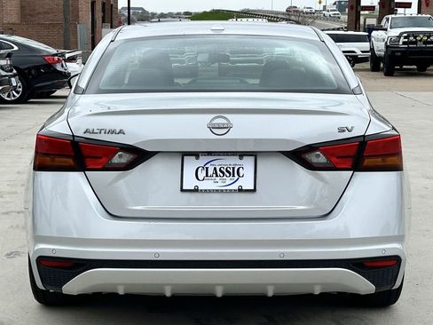 Used 2024 Nissan Altima 2.5 SV FWD image 5