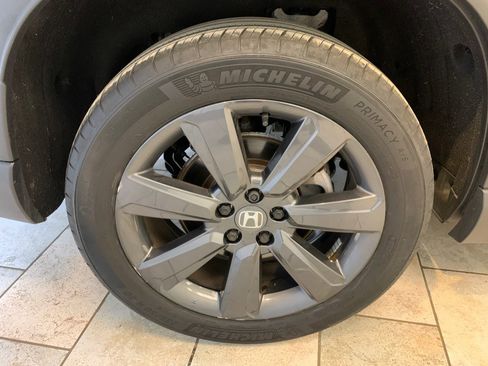 Used 2025 Honda Pilot Sport image 10