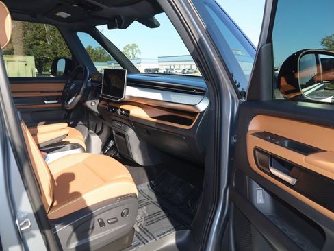 Used 2025 Volkswagen ID. Buzz Pro S image 72