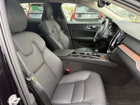 Certified 2025 Volvo V60 B5 Cross Country Plus image 18