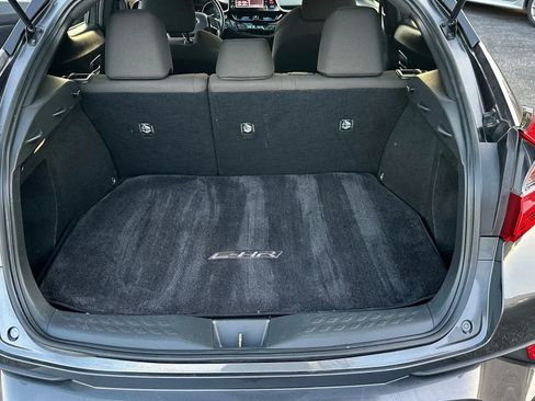 Used 2019 Toyota C-HR XLE image 19