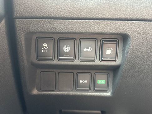 Used 2019 Nissan Rogue SV image 24