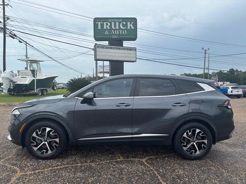 Used 2023 Kia Sportage EX FWD image 2