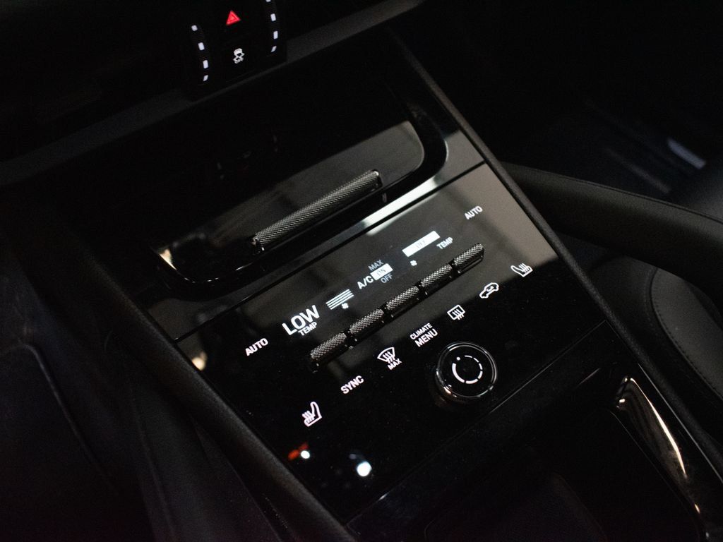 Certified 2024 Porsche Cayenne AWD/4WD image 29