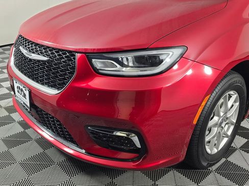 Used 2024 Chrysler Pacifica Touring-L image 11