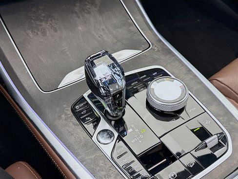 Used 2021 BMW X7 M50i image 19