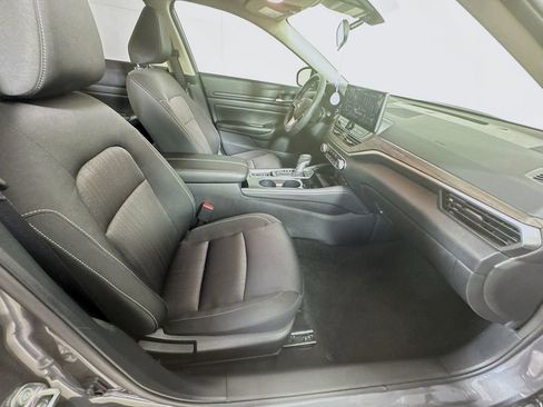 Used 2024 Nissan Altima 2.5 SV w/ SV Premium Package FWD image 34