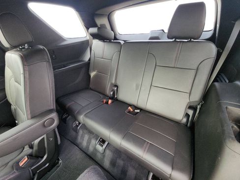 Used 2023 Chevrolet Traverse RS AWD/4WD image 37