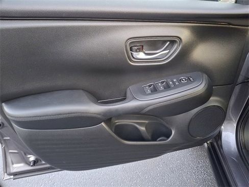 Used 2023 Honda HR-V LX image 12