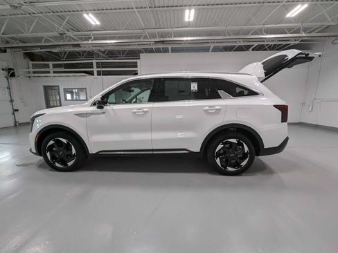 Certified 2025 Kia Sorento EX AWD/4WD image 12