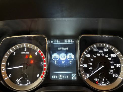 Used 2017 Nissan Titan SV AWD/4WD image 17