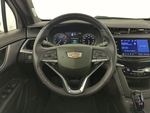 Used 2025 Cadillac XT6 Premium Luxury AWD/4WD image 16