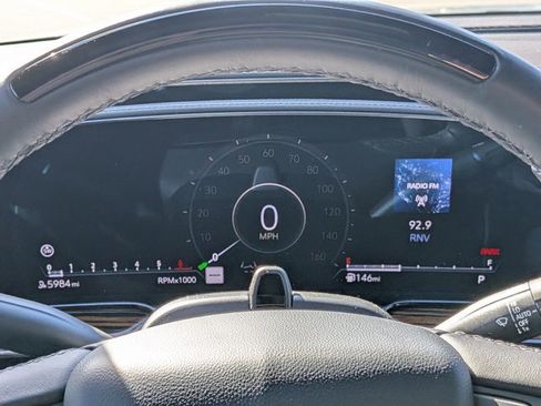 Used 2024 Cadillac Escalade Premium Luxury image 8