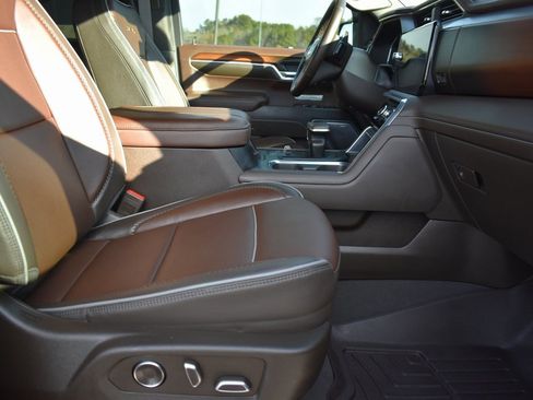 Certified 2025 GMC Sierra 1500 Denali image 8