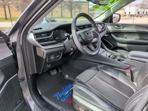 Used 2023 Jeep Grand Cherokee 4WD 4xe w/ Luxury Tech Group II image 22