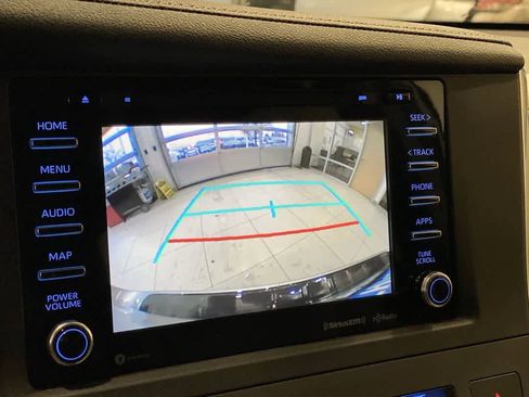 Used 2019 Toyota Sienna XLE image 17