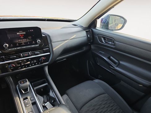 Used 2025 Nissan Pathfinder SV FWD image 12