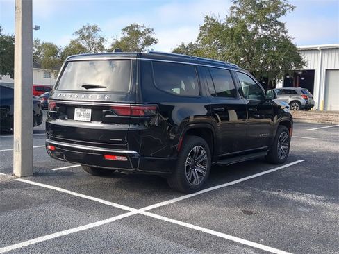 Used 2024 Jeep Wagoneer Series II w/ Flexible Seating Group image 5