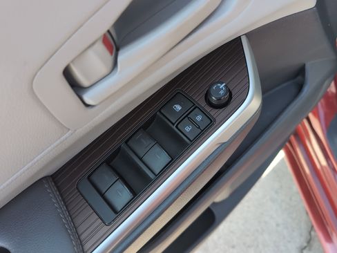 Used 2023 Toyota Sienna LE image 14