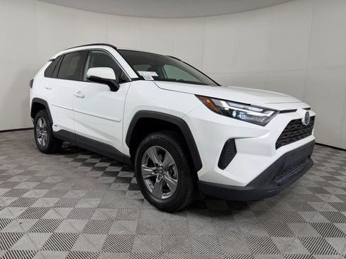 Used 2024 Toyota RAV4 LE AWD/4WD image 6
