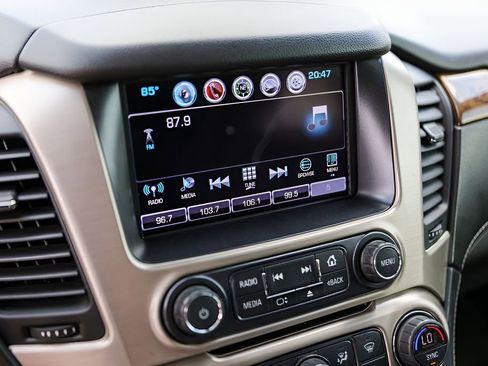 Used 2017 GMC Yukon Denali w/ Open Road Package AWD/4WD image 19