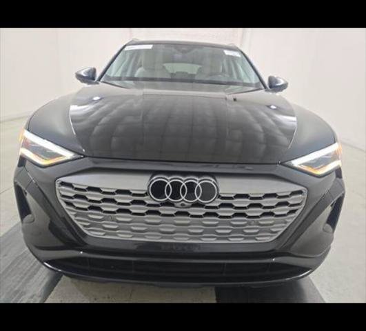 Used 2024 Audi Q8 e-tron Premium Plus AWD/4WD image 7