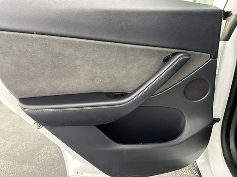 Used 2020 Tesla Model Y Long Range image 30