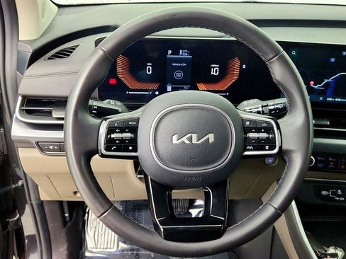 Used 2025 Kia Carnival FWD image 12