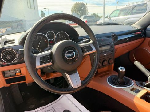 Used 2006 MAZDA MX-5 Miata Grand Touring RWD image 11