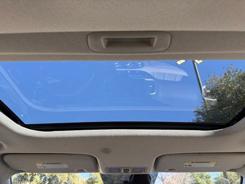 Used 2025 Hyundai Venue SEL image 29