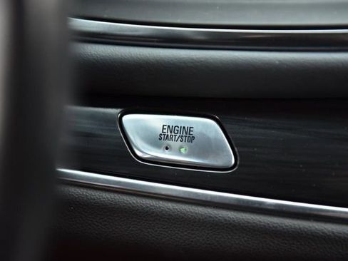 Used 2019 Buick Enclave Essence FWD image 18