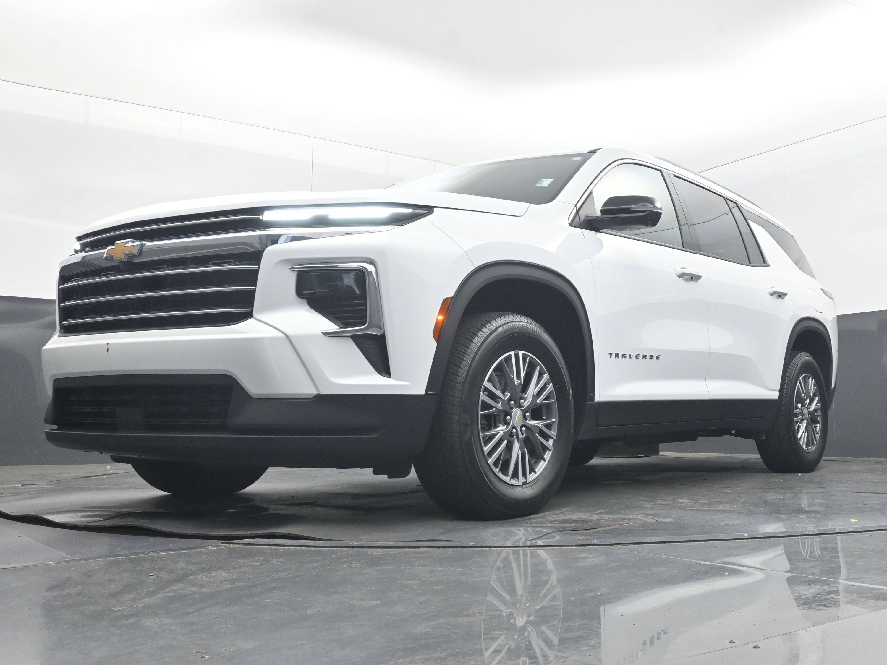 Certified 2026 Chevrolet Traverse LT w/ Driver Confidence Package FWD image 25