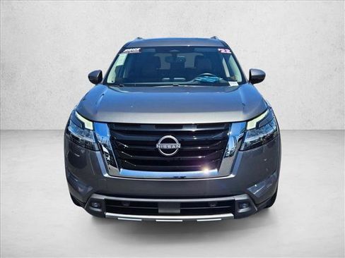 Used 2022 Nissan Pathfinder Platinum w/ Cargo Package FWD image 2