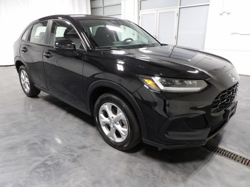 Used 2025 Honda HR-V LX image 2
