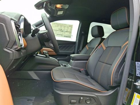New 2026 GMC Canyon AT4 AWD/4WD image 9