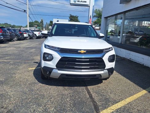 Used 2023 Chevrolet TrailBlazer LT AWD/4WD image 3