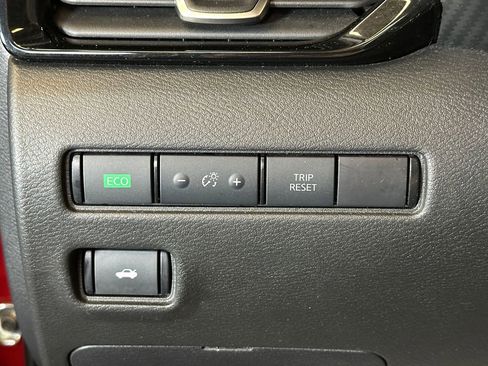 Used 2024 Nissan Sentra SV FWD image 18