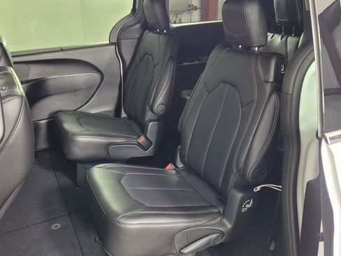 New 2026 Chrysler Pacifica Select image 30
