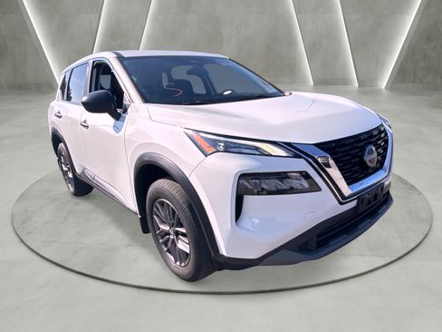 Used 2023 Nissan Rogue S AWD/4WD image 1