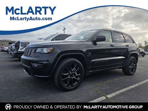 Used 2020 Jeep Grand Cherokee Altitude image 1