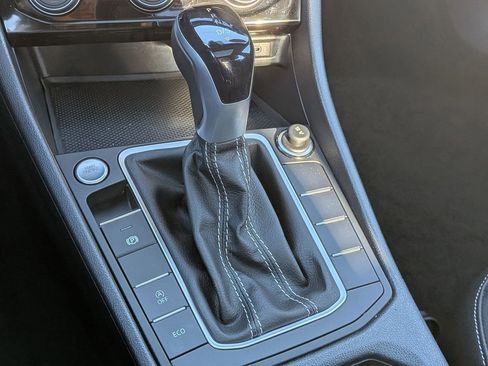 Used 2023 Volkswagen Jetta SE w/ Panoramic Sunroof Package image 16