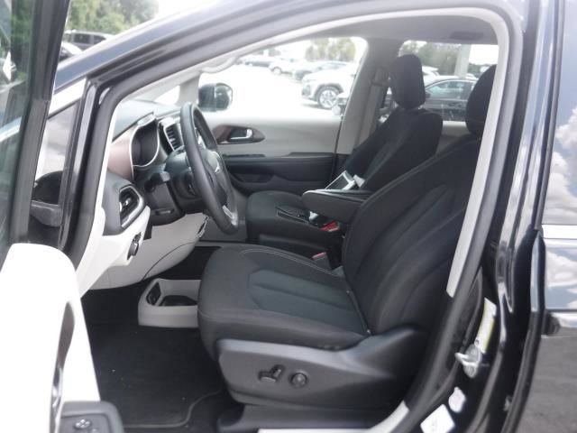 Used 2023 Chrysler Voyager LX FWD image 6