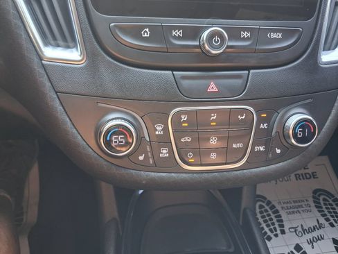 Used 2019 Chevrolet Malibu LT FWD image 12
