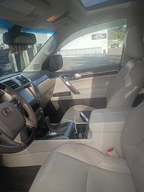 Used 2019 Lexus GX 460 Premium w/ Premium Package AWD/4WD image 6