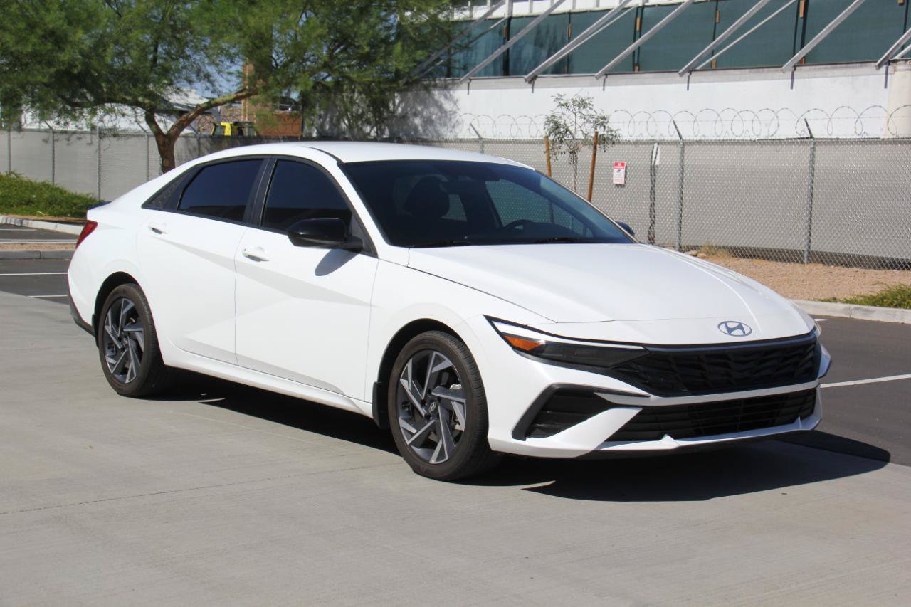 Used 2025 Hyundai Elantra Sport FWD image 3