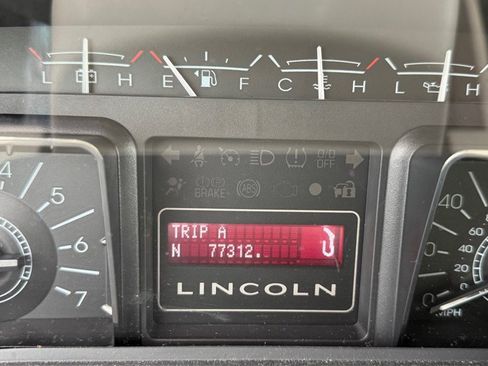 Used 2007 Lincoln Navigator Ultimate image 11