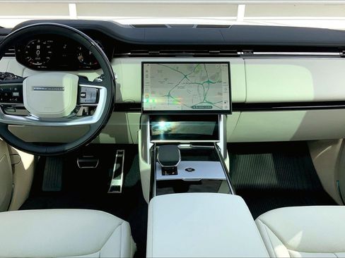 New 2025 Land Rover Range Rover SE image 13