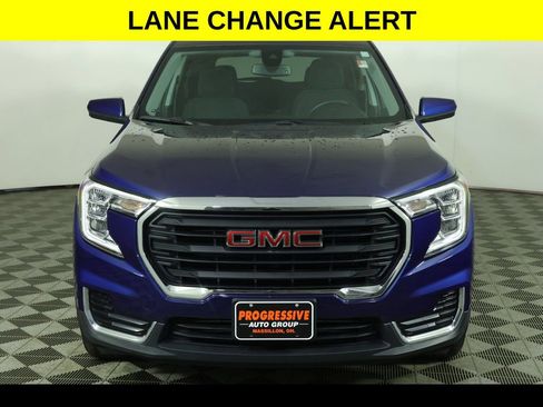 Used 2022 GMC Terrain SLE w/ Driver Convenience Package image 9